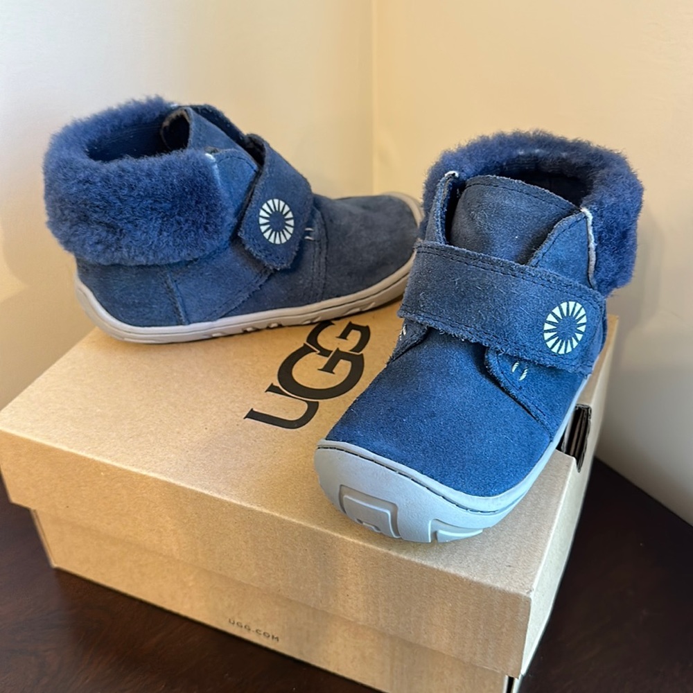 UGG size 8 (toddler) navy boots